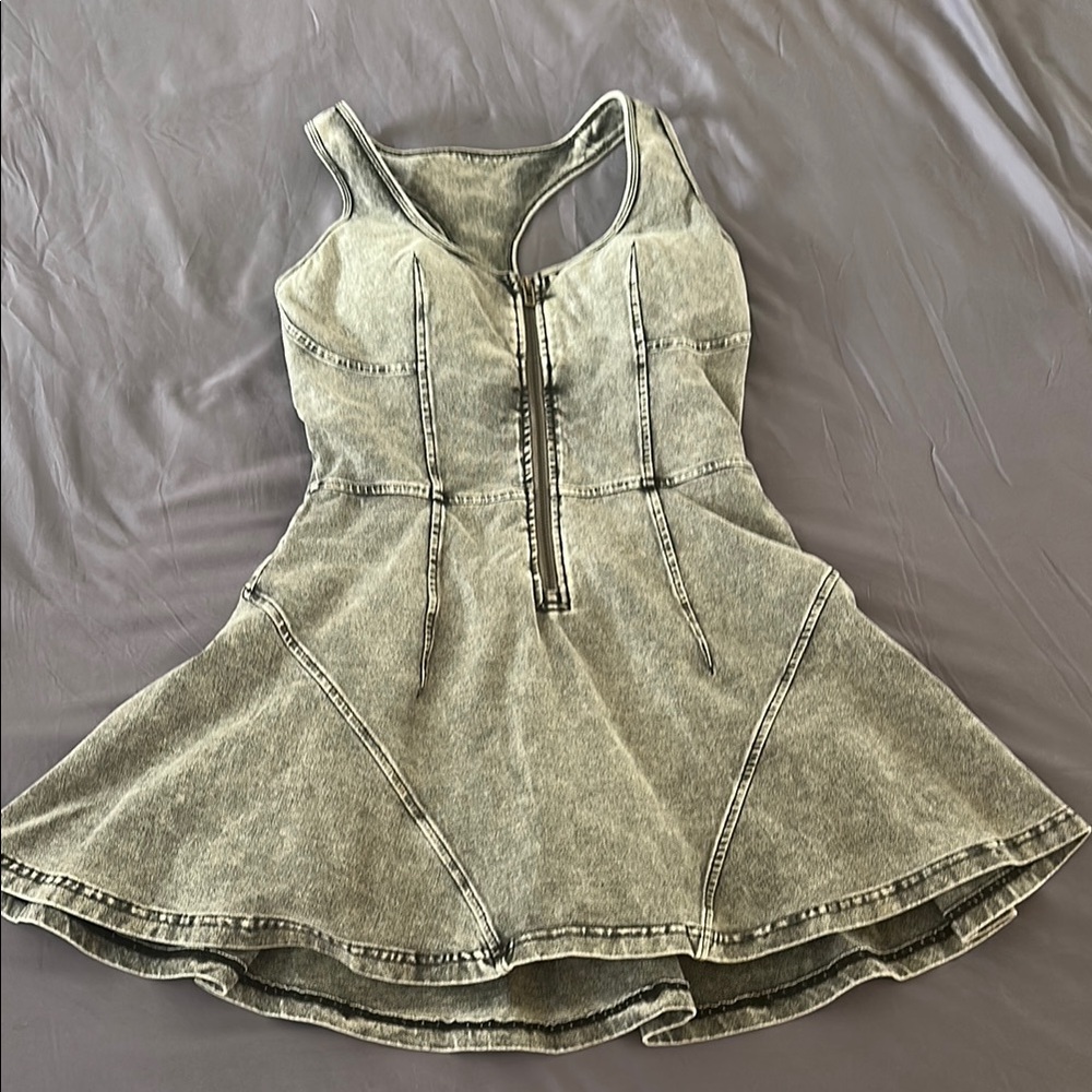 Stylish Wiskii Denim Dress with Zipper